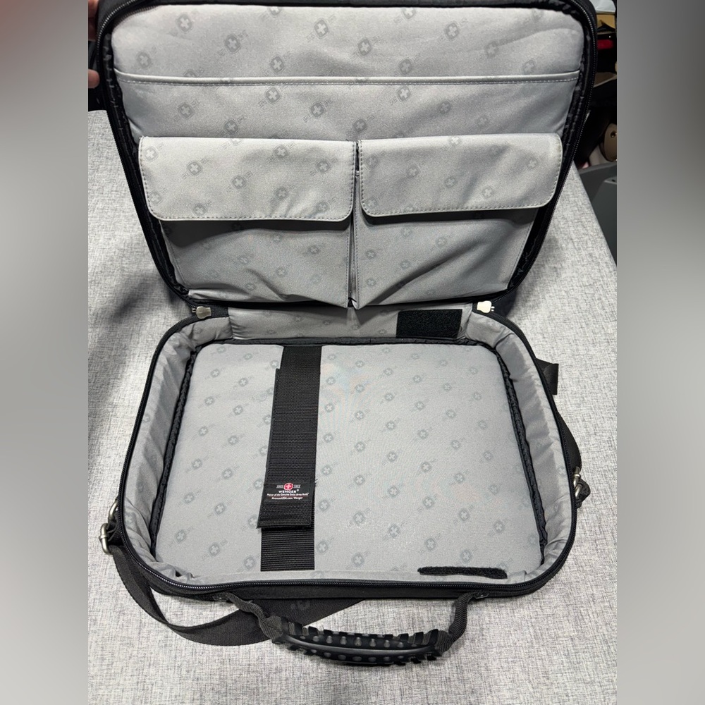 Wenger Swiss Army Laptop Briefcase - Picture 3 of 11